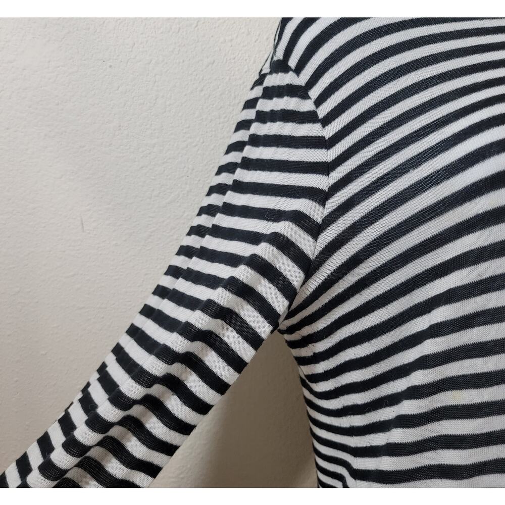 Chico's Black White Striped Mock Neck Top 1 Medium Lightweight Soft Stretchy - Picture 5 of 5